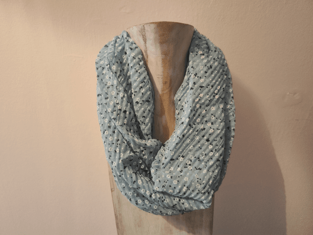 Magnetic Scarf